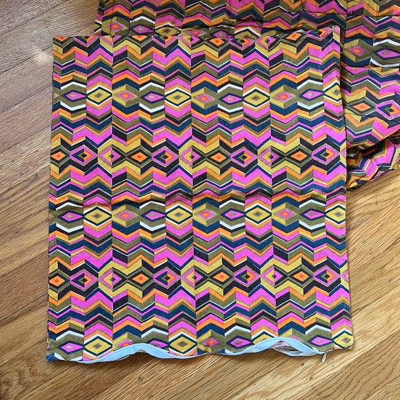 Erica Tanov Queen Quilt & 2 King Pillow Cases & 2 Throw Pillows Echoed Zig Zag - Picture 9 of 12